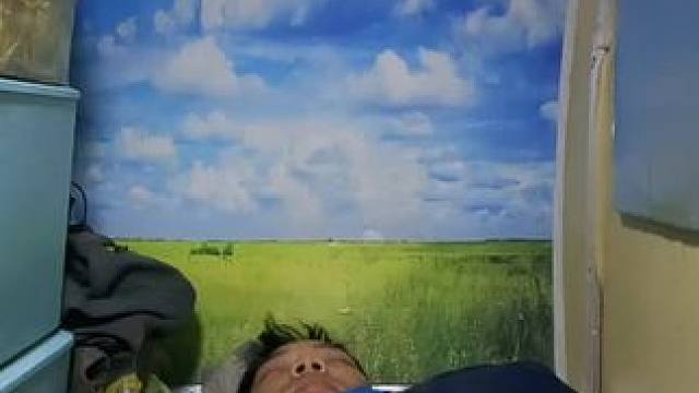 穷游宁夏买不到补给被困荒郊野外，幸好有取暖炉取暖不然就冻惨了#户外美食 #床车生活 #降温