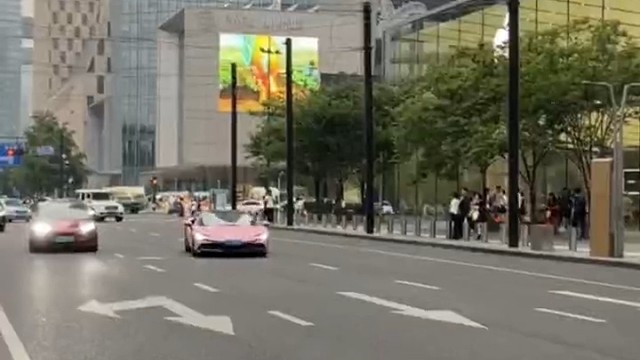 今天晚上做梦又有素材了！ #法拉利SF90 #粉色系