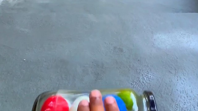 楼梯滚瓶子爆破解压时刻