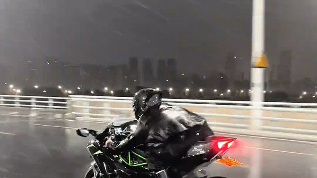 川崎h2，女骑 “本是不同路，是我太想跟你走”