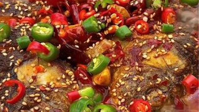 天冷了，做个又香又辣的烤鱼吃吧 #美食分享 #烤鱼 #美食