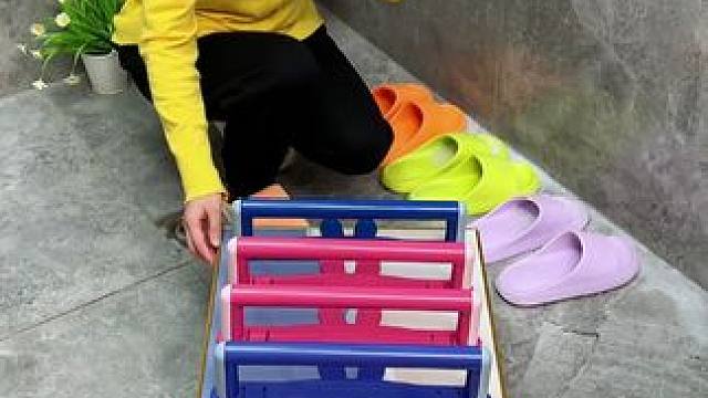 #可伸缩毛巾架 收纳毛巾不占空间，还是个#可伸缩拖鞋架 拖鞋上墙不积水，卫生间干净整洁多了#免打孔 