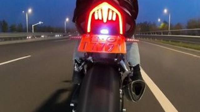 在蓝调时刻骑摩托车 #x4全景相机 #影石insta360 #影石创作大赛 #机车