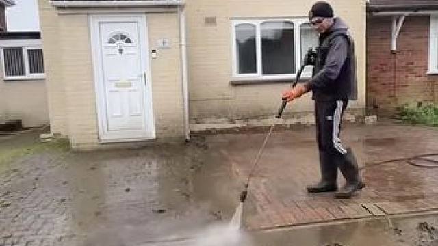 十年老宅往往采用最朴素的清洁方式！#庭院清理 #深度清洁 #极度舒适 #干干净净