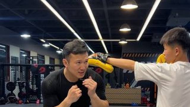 拳法的反击 后直拳呢的防守反击练习#格斗 #搏击 #拳击