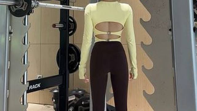 周六好#健身日常 #健身穿搭 #努力成为更好的自己 #63岁阿姨健身8年身材如少女 #没人疼就去健身