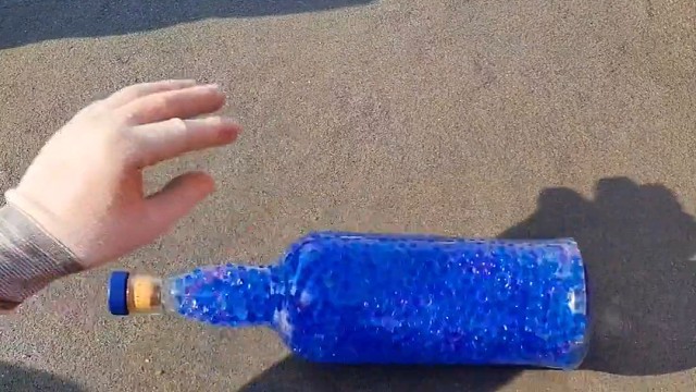 楼梯滚瓶子爆破解压时刻