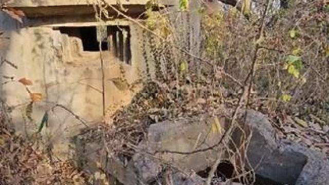 去年寻访了两次，位于人生后花园中的水吉路2号民国抗战碉堡，南京保卫战铭记历史。
#南京 #南京保卫战