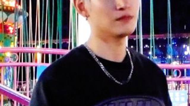 恋爱互动剧《无法抗拒的他们》 #无法抗拒的他们 自从遇到你，我变得越来越幼稚，和你坐上旋转木马，是我