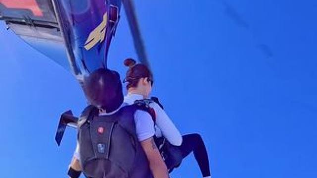 你这一生太安静了 该行动起来了！#跳伞 #塔赫跳伞 #三亚 #玩的就是心跳 #放飞心情放飞自我