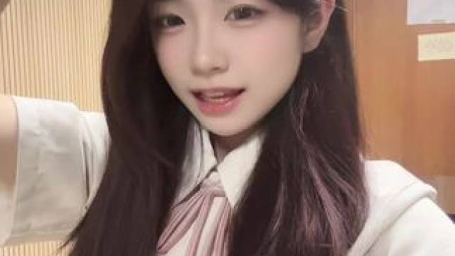 小猫呆呆的 像你՞˶･֊･˶՞ #甜妹 #甜甜的手势舞 #浅跳一下 #女大学生 #今天长这样