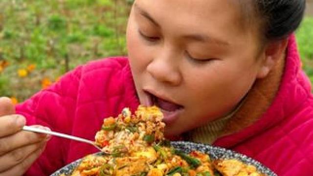 今天做一锅麻辣豆腐，直接拌饭吃太香了 #美食 #下饭菜 #农村生活 #美食分享