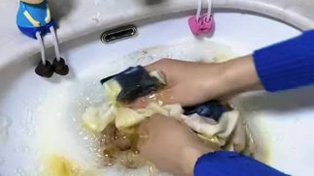 白色衣物发黄变暗别慌 用校服净试一试 注：顽固污渍还需反复揉搓#活力28校服净
