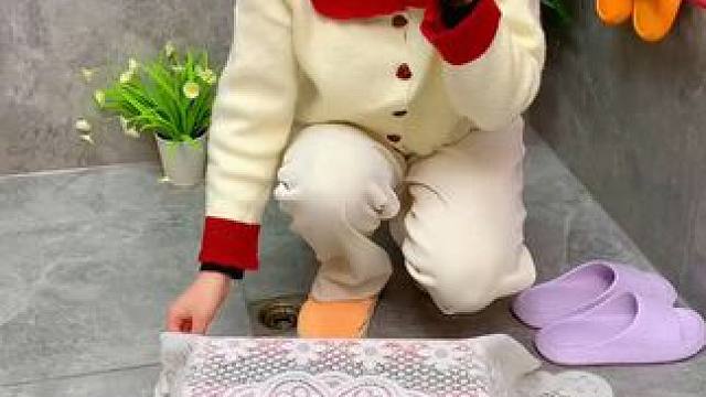 #可伸缩毛巾架 收纳毛巾不占空间，还是个#可伸缩拖鞋架  拖鞋上墙不积水，卫生间干净整洁多了#免打孔