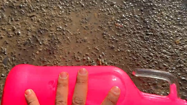 楼梯滚瓶子爆破解压时刻