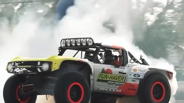 越野车也能这么漂移