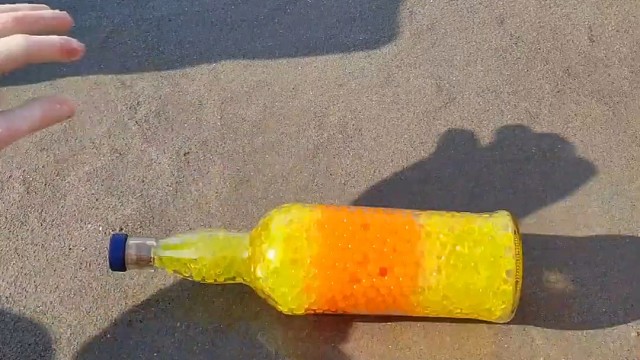 楼梯滚瓶子爆破解压时刻