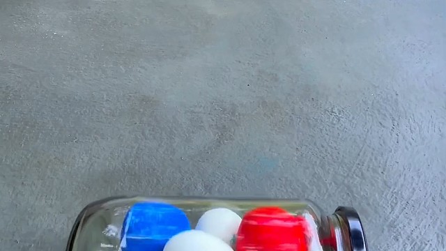 楼梯滚瓶子爆破解压时刻