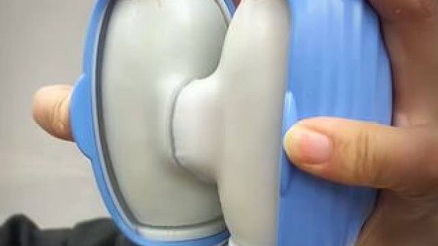 神奇的粘毛器!不仅能轻松清理头发和猫猫狗狗掉落的毛发，水一冲就干净能继续用了 #粘毛神器  #养猫人