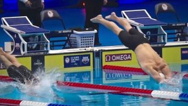 沉浸式欣赏自由泳比赛瞬间‍♀️游泳动作力量感爆棚！ #游泳打卡 #比赛现场  #游泳技巧 #跳发 #