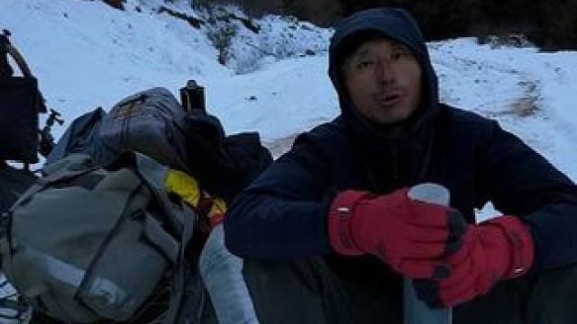 冬季骑行西藏，大雪封山推车前行，搭帐篷过夜生火鸡腿炖土豆吃 #刘伟元的旅行 #骑行西藏 #户外露营