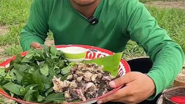 蔬菜拼盘臭鱼汁罗勒叶辣炒️蛙肉块 #美食 #泰国美食 #泰国生活 #户外美食