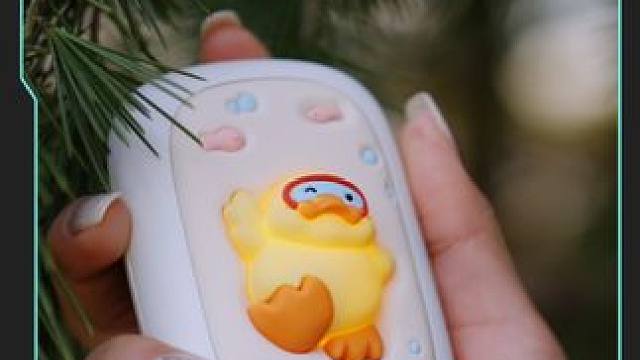 能同时给两台手机充电的暖手宝真的很好用 #充电暖手宝 #暖手宝充电宝二合一 #暖手宝送女友