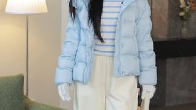 超好看的短款羽绒服，一起美美过冬啦#羽绒服 #秋冬穿搭 #今天穿什么
