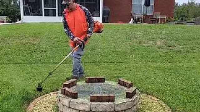 解压割草爽爆的工作。 #解压视频 #强迫症看了很享受 #极度舒适 #舒服又解压 #除草视频解压