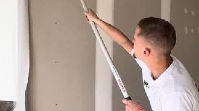 美式房屋便利快速的刮腻子补缝隙工艺流程。 #刮腻子 #刮大白 #施工工艺 #能工巧匠 #装修工具