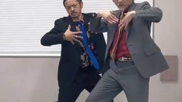 黑道大哥也会跳宅舞吗#二次元 #宅舞 #跳舞 #搞笑 #内容启发搜索