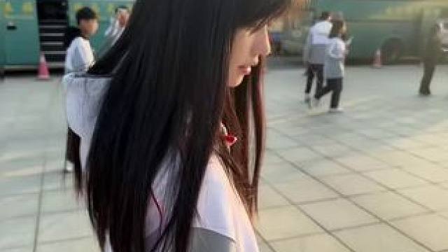 #女高 #萌妹子 #08 亲爱的圣诞老人 在过去的十几年里 我没有在床头放过袜子等过你的礼物 因为我