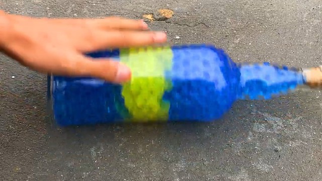 楼梯滚瓶子爆破解压时刻