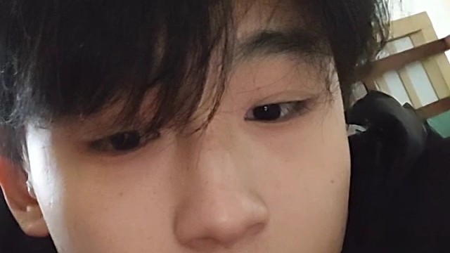 生活可能会一团糟，但是自己要加油哦