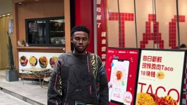 坦桑尼亚的小哥专门为墨塔塔拍的宣传视频，说这是他在中国最爱的店铺，也感谢小哥带来很多的朋友和无限次的