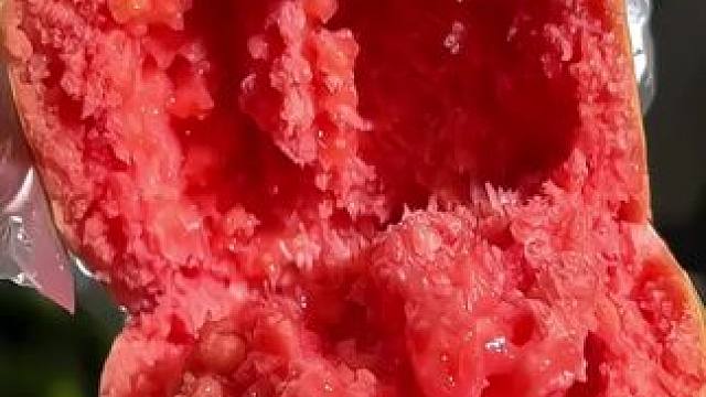 一年只能吃一季的红心软芭乐，果香味超级浓，果肉绵软纯甜无酸#红心芭乐 #现摘现发新鲜到家 #新鲜应季