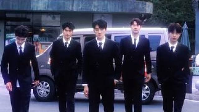 恋爱互动剧#无法抗拒的他们 感觉至上在此刻得到了具象化。#西装杀 #禁欲系 #感觉至上 #无法抗拒的