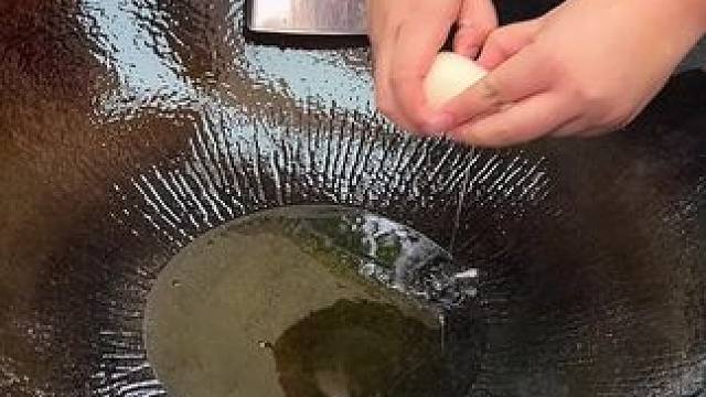 流心煎蛋配上胖妹家的小面简直太绝了！#哎呀妈呀太香了 #这一碗好过瘾 #这一口简直香迷糊了 #想尝尝