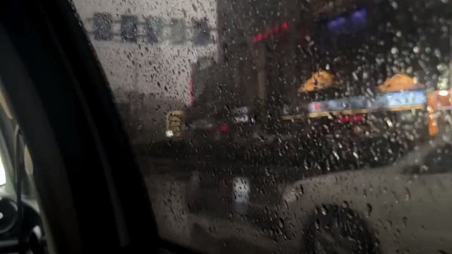 错把暧昧当做情 坠入半生难清醒.