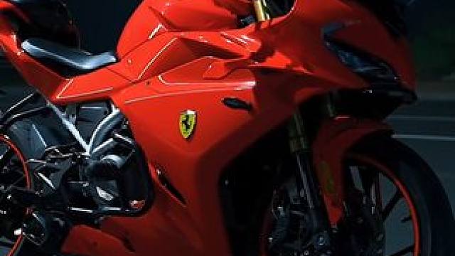 骑春风摩托  抢别人老婆   摄影师→