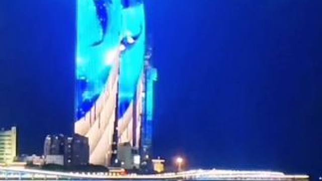 鹭岛的夜景迷人。双子塔的灯光秀美丽！#厦门双子塔夜景图 #手机摄影 。