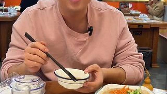 今天吃个升级版铁锅炖！#天儿冷吃点啥 #烟火气 #铁锅烀饼 #东北铁锅炖