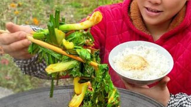 今天做一锅香辣红烧肉，配着蔬菜直接吃个够 #美食 #农村生活 #美食分享