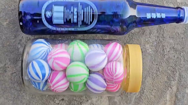 楼梯滚瓶子爆破解压时刻