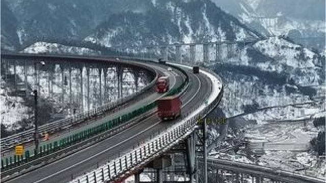 世界桥梁看中国，中国超级工程四川干海子特大桥和双螺旋隧道#雅西高速 #中国：基建狂魔果然名不虚传 #