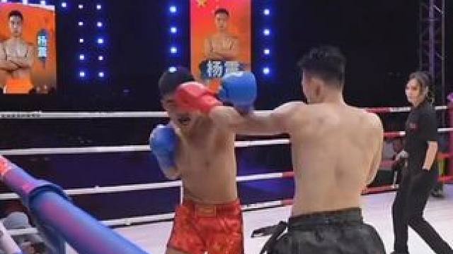 毫无试探，看谁先顶不住。#椒王风云 #自由搏击 #格斗