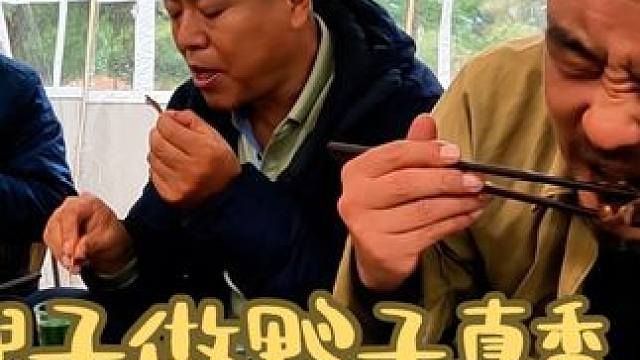 东北嫂子做鸭子配蘑菇，没想到咋就这么香，中集#自驾游 #床车生活