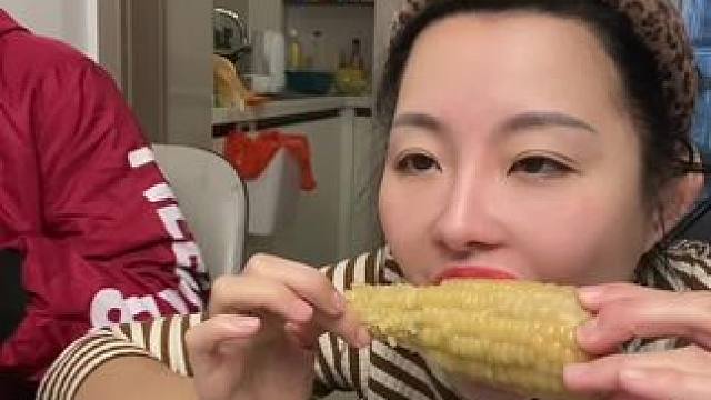 #从来没吃过这么好吃的东西 #谁懂这个视频对吃货的杀伤力 #味道好极了你们想吃吗 #烤玉米才是冬天该