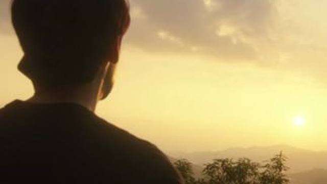 真的没有一个废镜头！光一个夕阳下的背影就拍出了极致的无助感！#现在拨打的电话 #柳演锡 #蔡秀彬