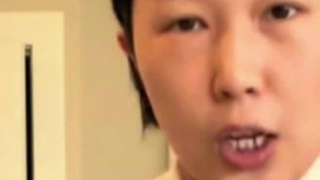 小黄将头发剪太短，无奈只能戴帽子出镜 #小黄远嫁美国